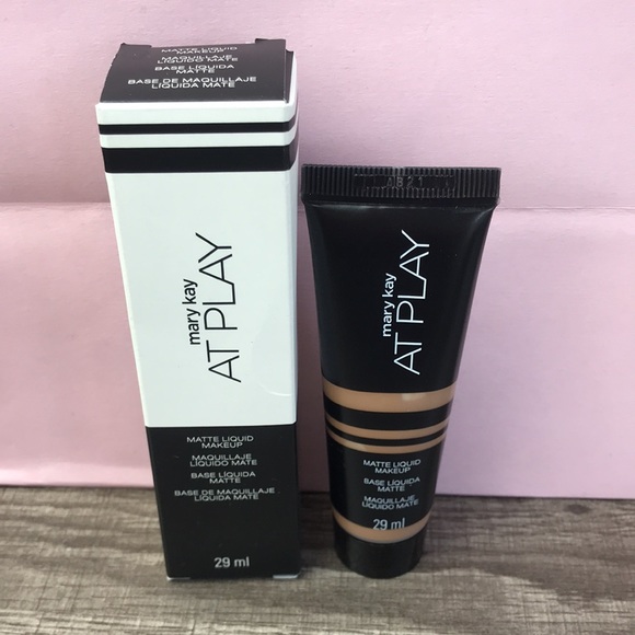 AT PLAY MATTE LIQUID MAKEUP DEEP TAN - Picture 4 of 13